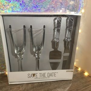 Save the date toasting and serving set